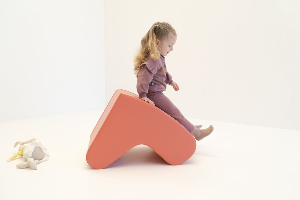 Vippestol i skum - Rock'n Play – Nordisk Rosa