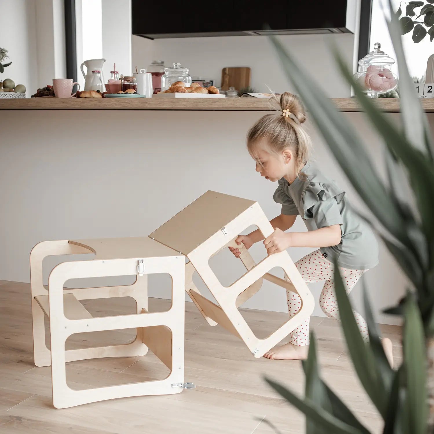 Kjøkkentårn 2-i-1 bord og stol - bilde 18 - KUL KID