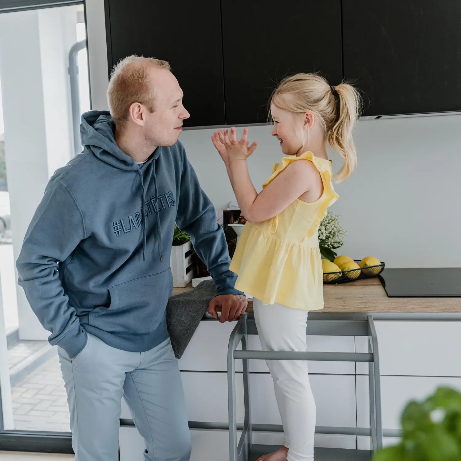 Kjøkkentårn transformerbart bord og stol - bilde 5 - KUL KID