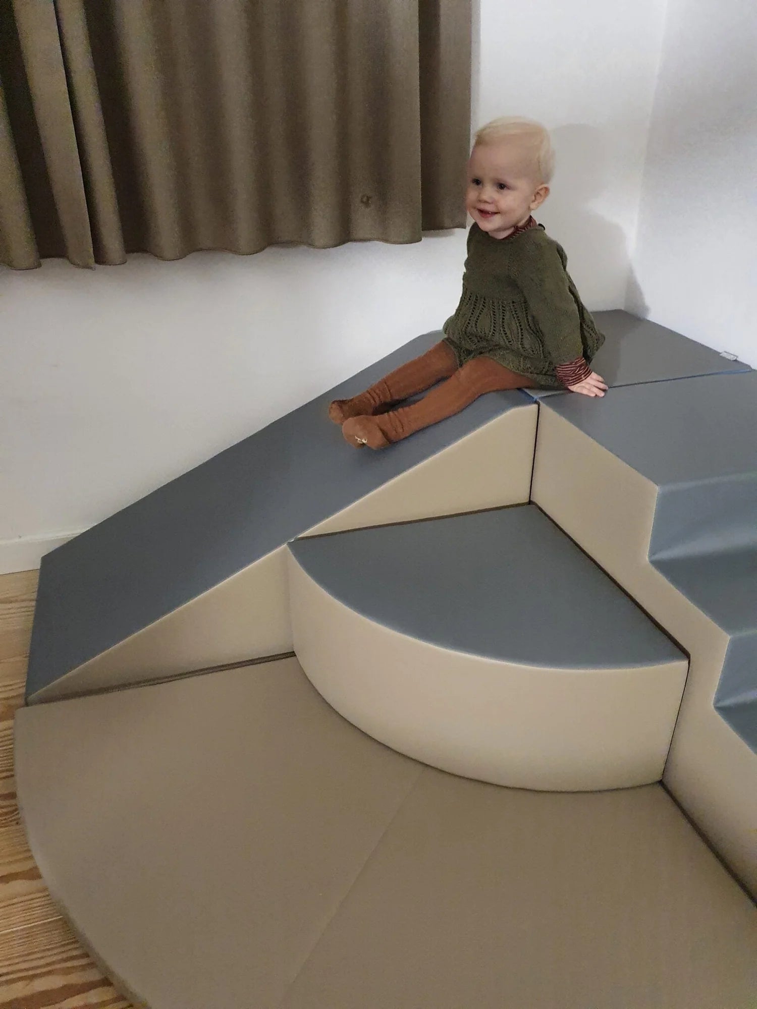 Rutsjesett i skum med hjørne - Noah XL Corner, detaljbilde fra Kul Kid
